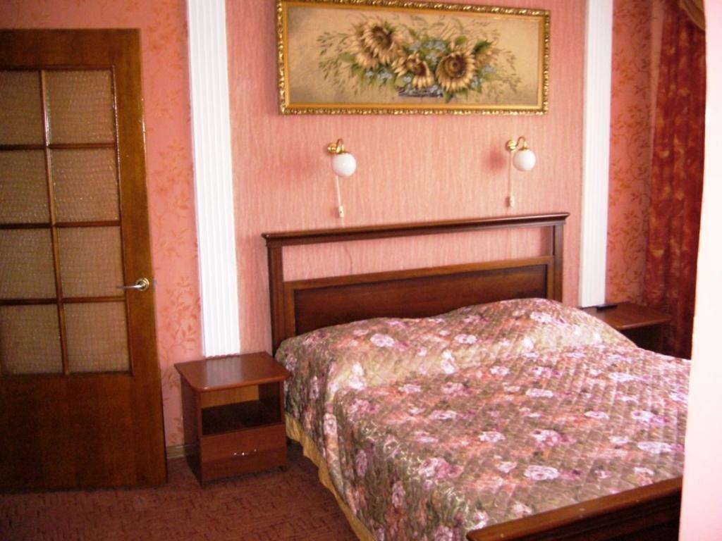 Hotel Profspilkovyi Lutsʼk Quarto foto