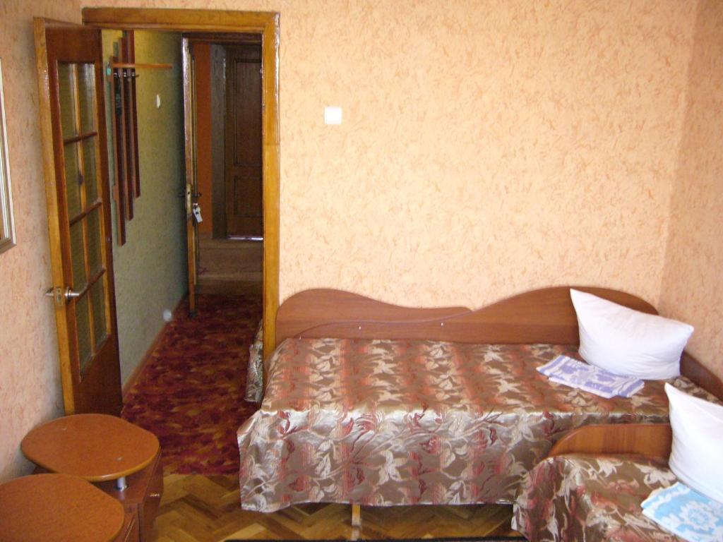 Hotel Profspilkovyi Lutsʼk Quarto foto